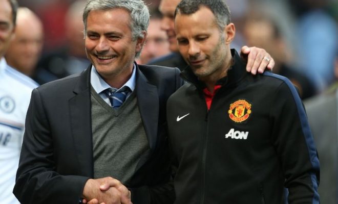 El entrenador portugués Mourinho junto a Ryan Giggs