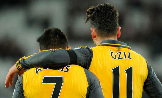 Arsenal suspende las negociaciones del contrato con Alexis Sánchez y Mesut Ozil hasta final de la temporada